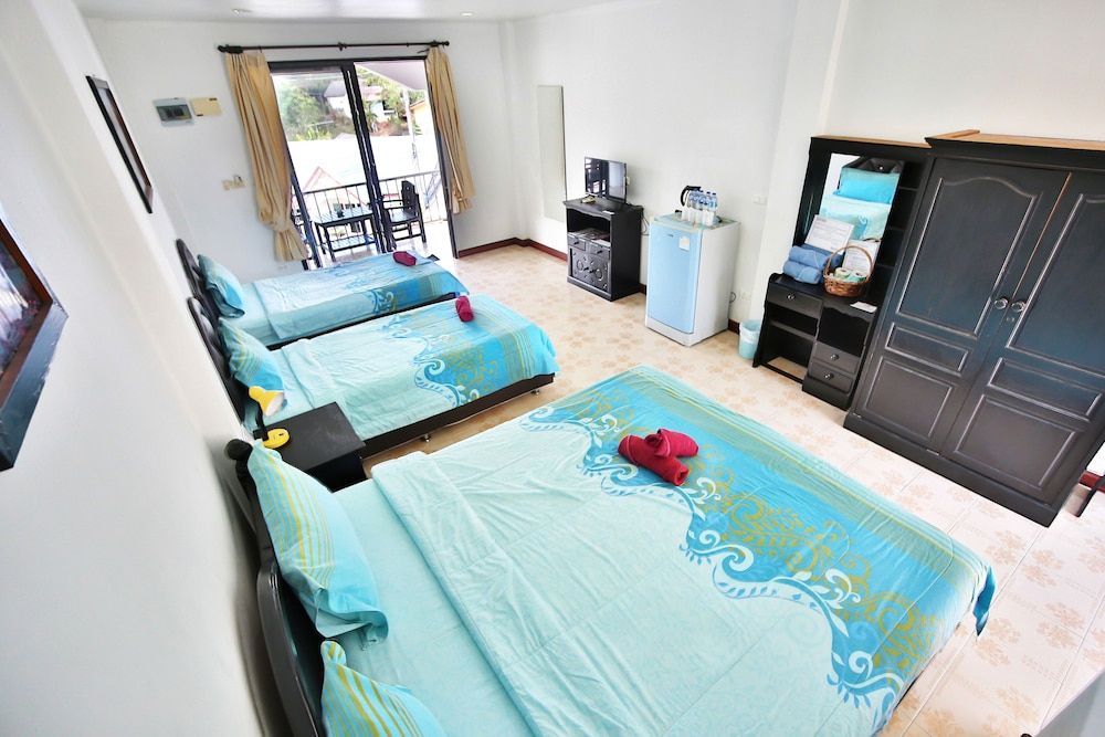 Lotus Friendly Hotel Family Room 9