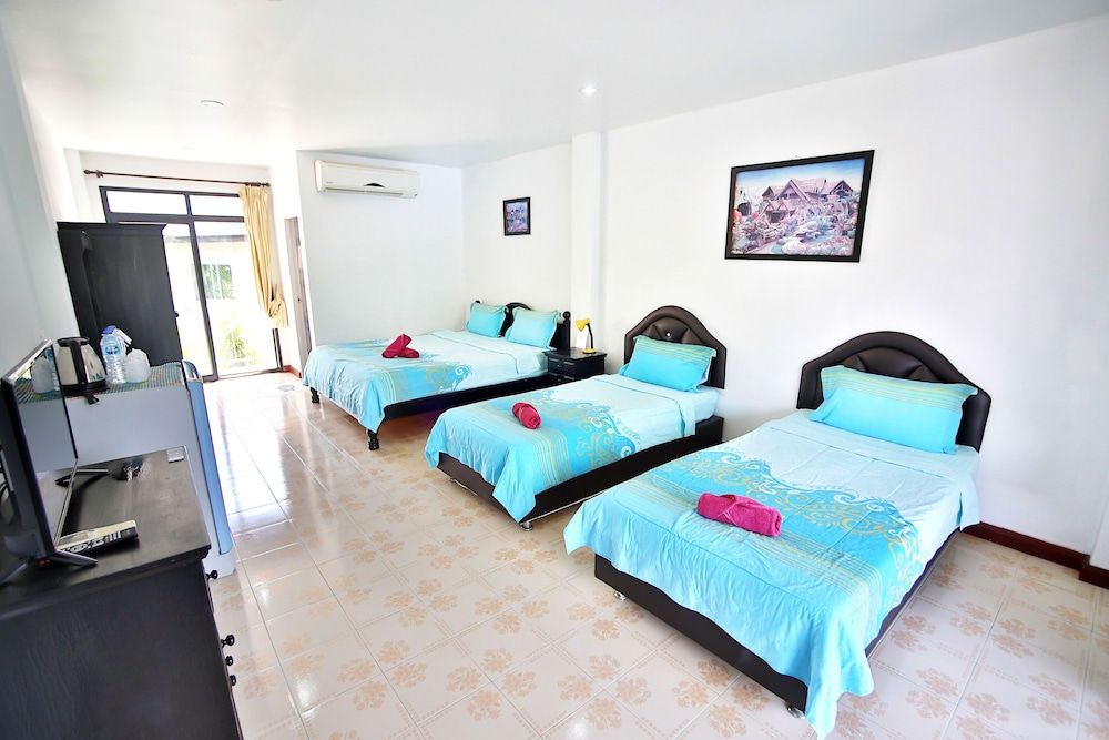 Lotus Friendly Hotel Family Room