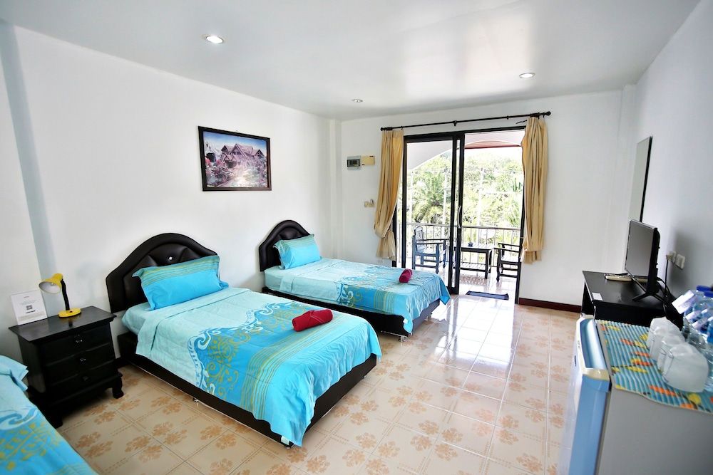 Lotus Friendly Hotel Family Room 8