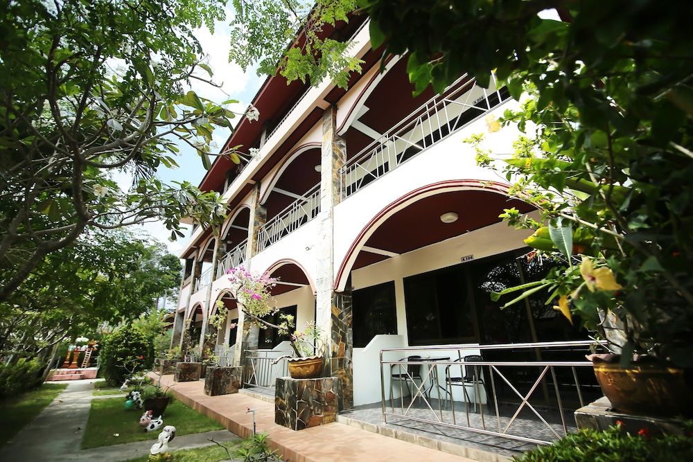 undefined Lotus Friendly Hotel 4