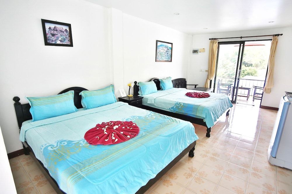 Lotus Friendly Hotel Family Room 2