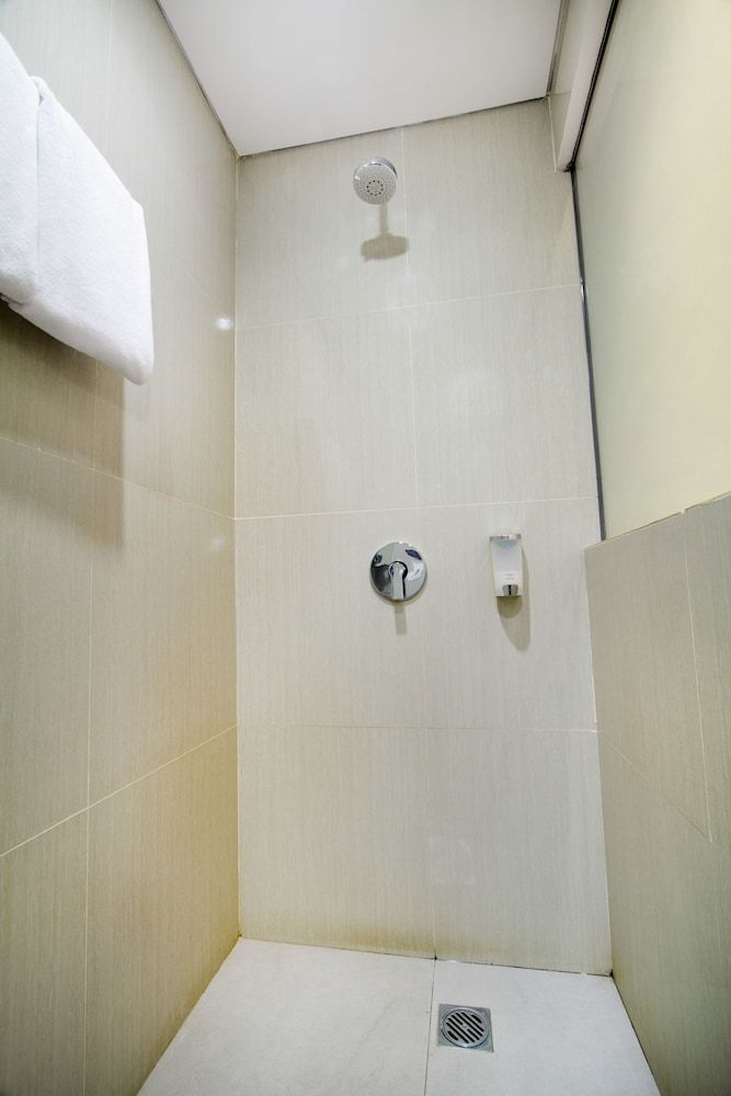 NEO Tendean Jakarta by ASTON Standard Room 9