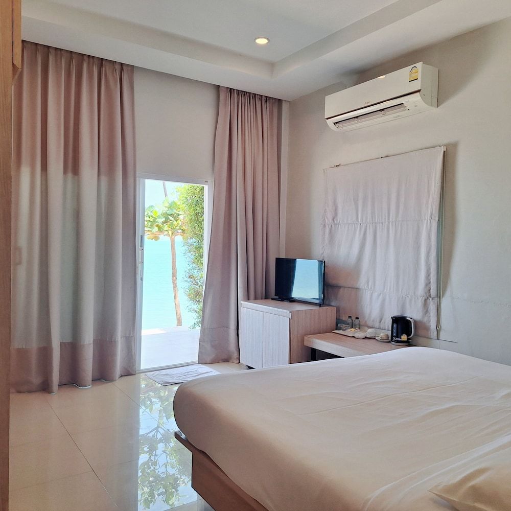 Beachfront Superior Room