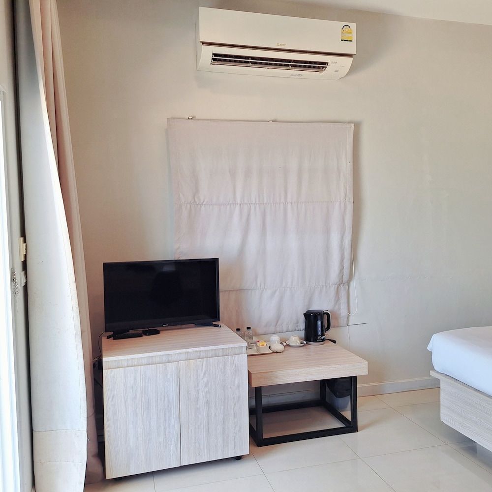 Baan Fah Resort Superior Poolside 8