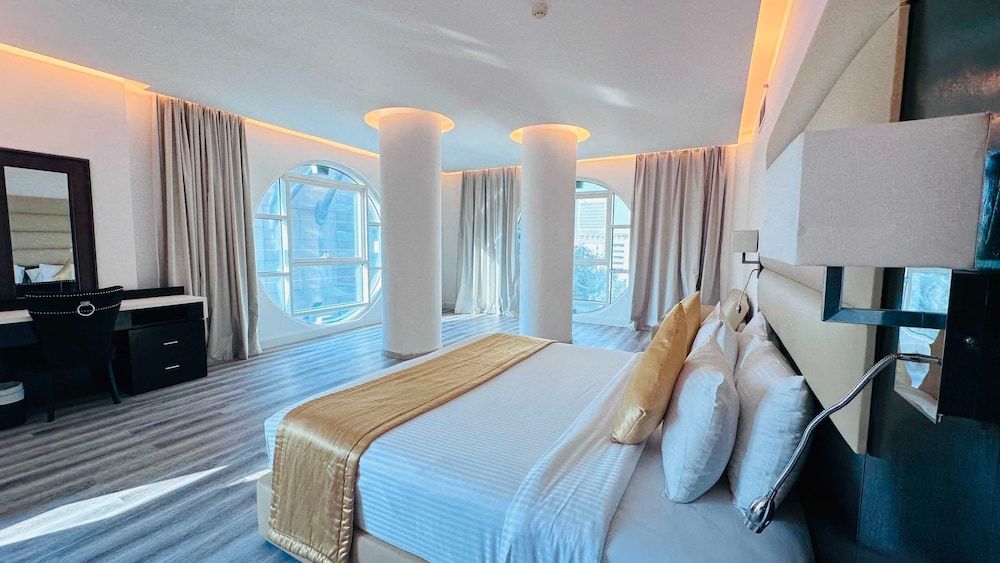 Emirates Grand Hotel
