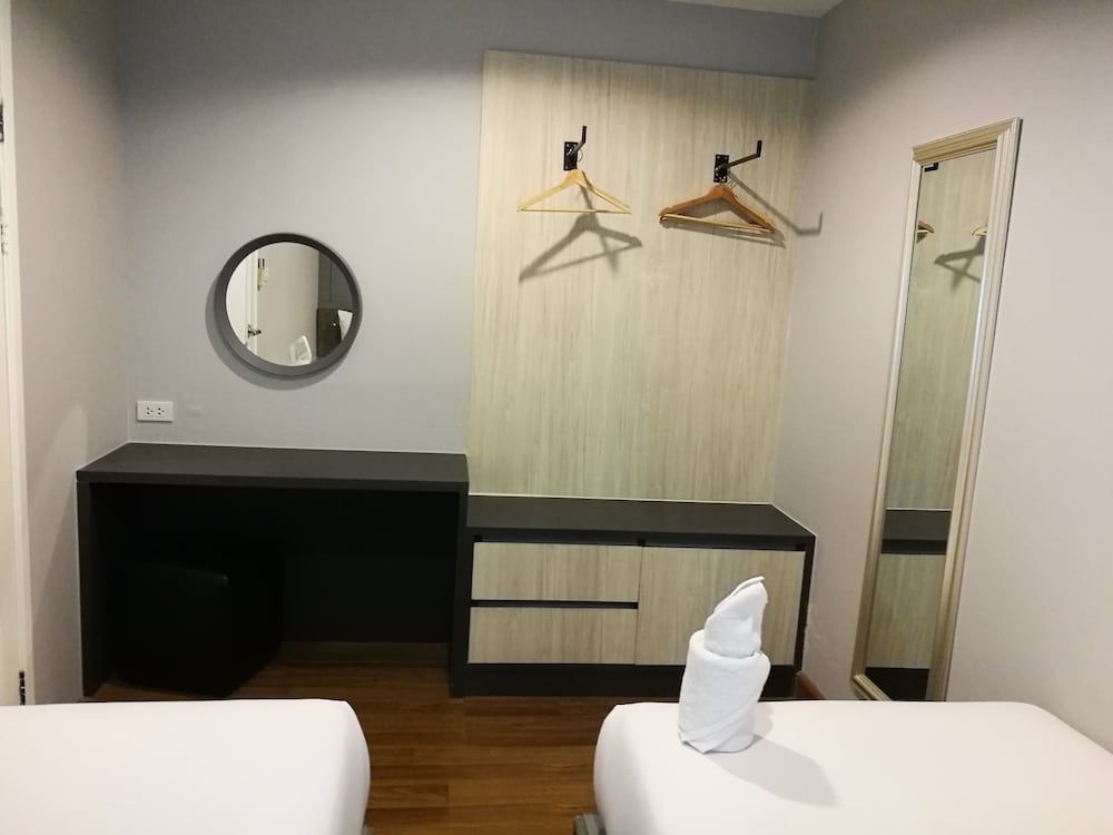 Boss Hotel Executive Suite 17