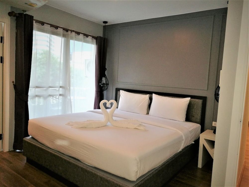 Boss Hotel Executive Suite 6