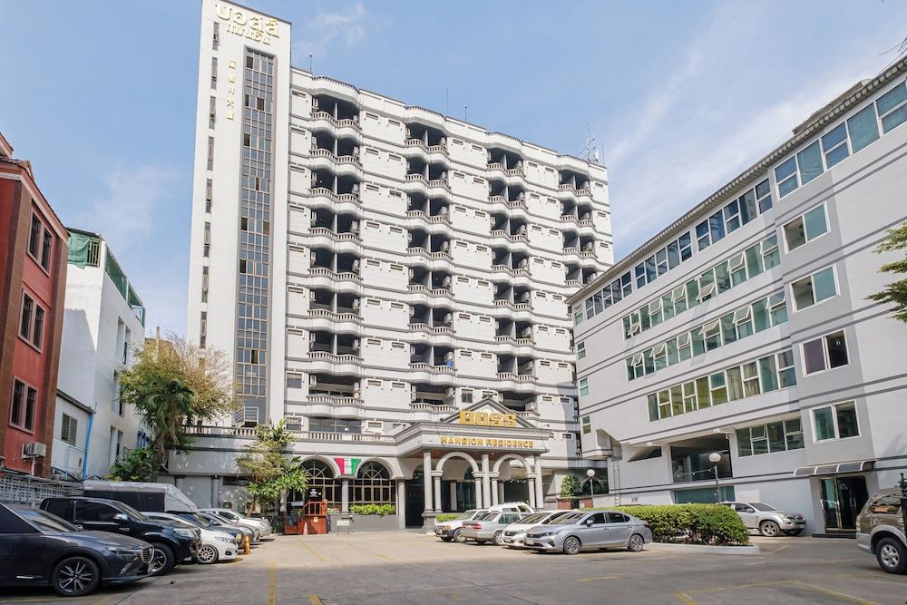 undefined Boss Hotel 4