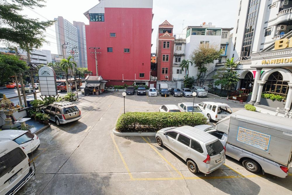 undefined Boss Hotel 6