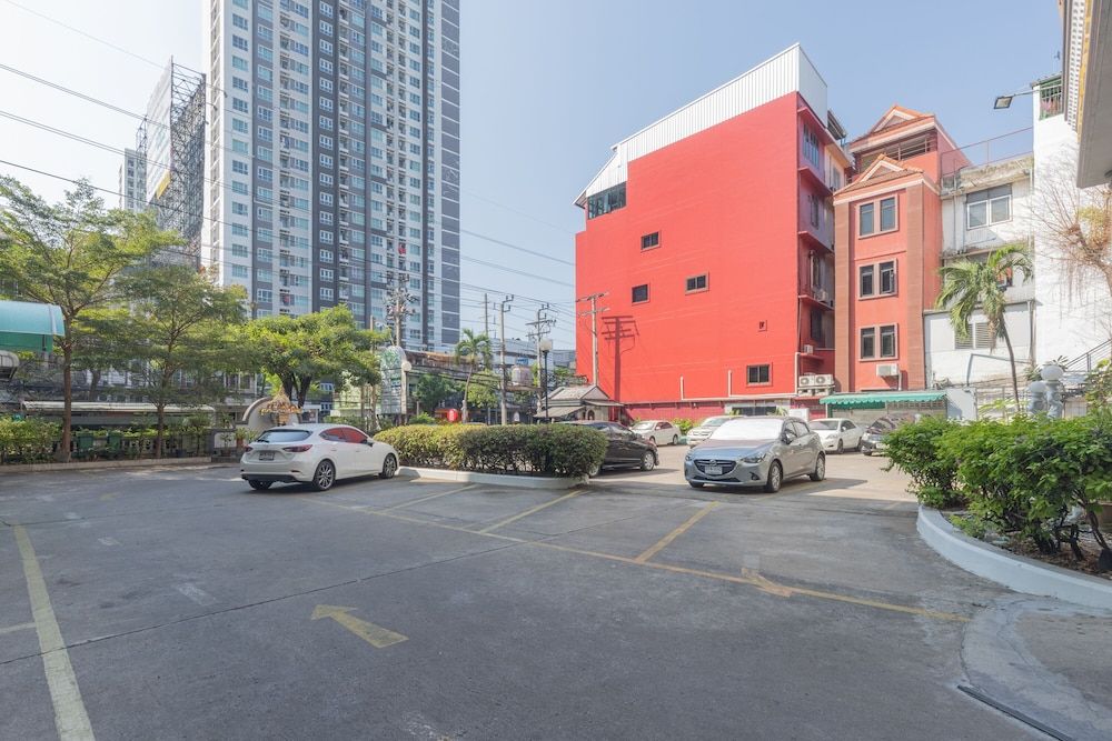 undefined Boss Hotel 9