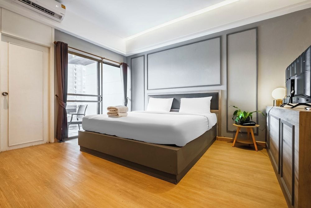 undefined Boss Hotel