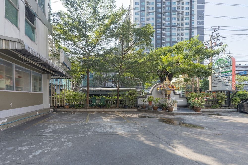 undefined Boss Hotel 7