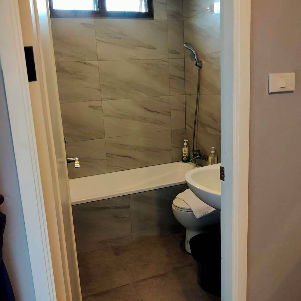 Boss Hotel Executive Suite 12