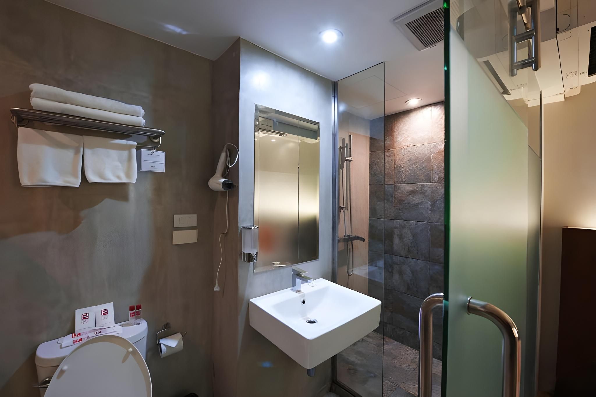 undefined Ruamchitt Plaza Hotel 6