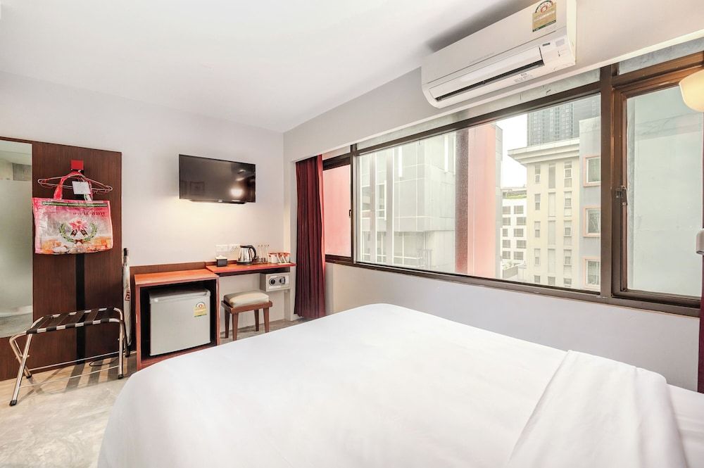 Ruamchitt Plaza Hotel Superior Double Room 4