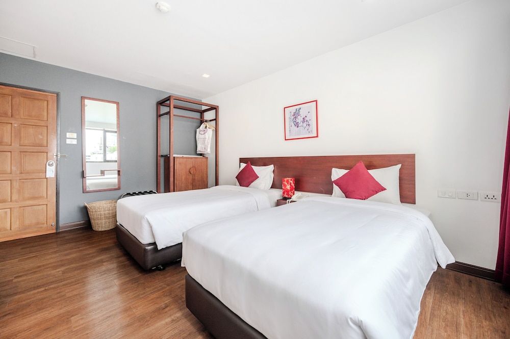 Ruamchitt Plaza Hotel Deluxe Twin Room