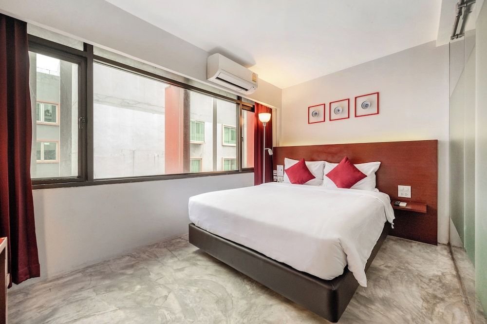 Ruamchitt Plaza Hotel Superior Double Room 2