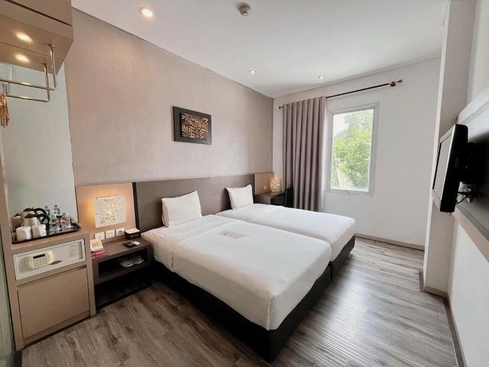 Oak Tree Urban Jakarta Deluxe Room 4
