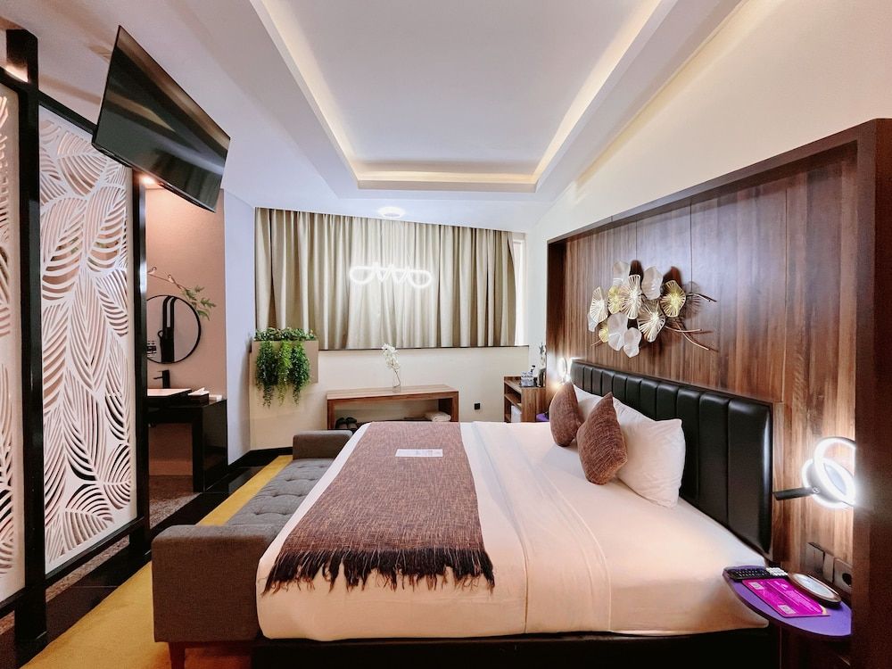 undefined Oak Tree Urban Jakarta 5