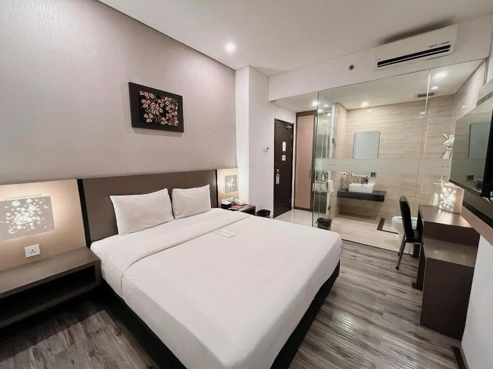Oak Tree Urban Jakarta Deluxe Room 3