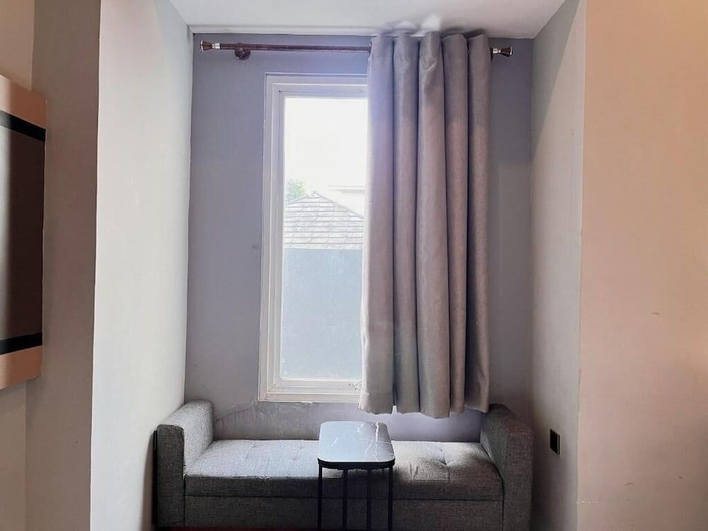 Oak Tree Urban Jakarta Deluxe Room 10
