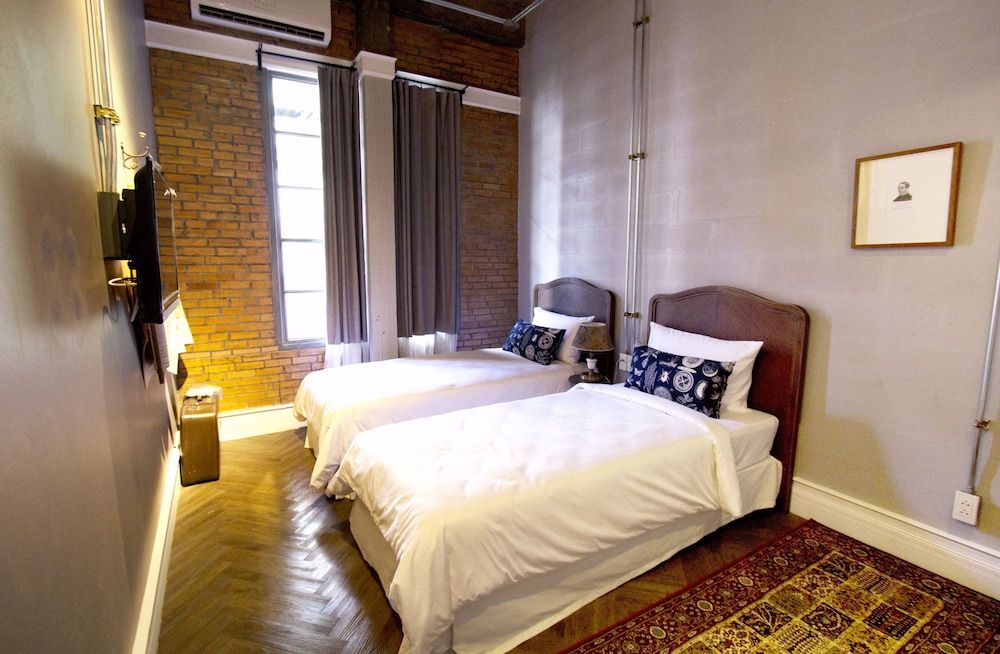 Twin Private Room with Shared Bathroom