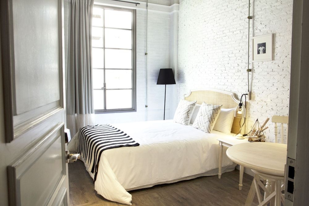 Double Private Room with Shared Bathroom