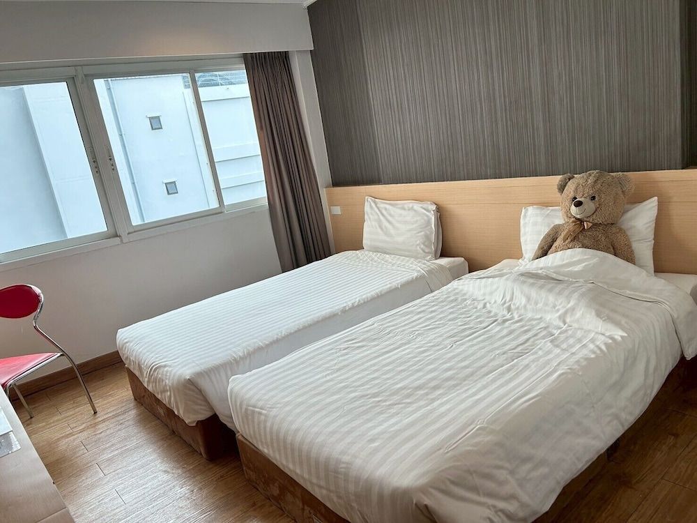 S3 Residence Park Superior Twin Room, City View