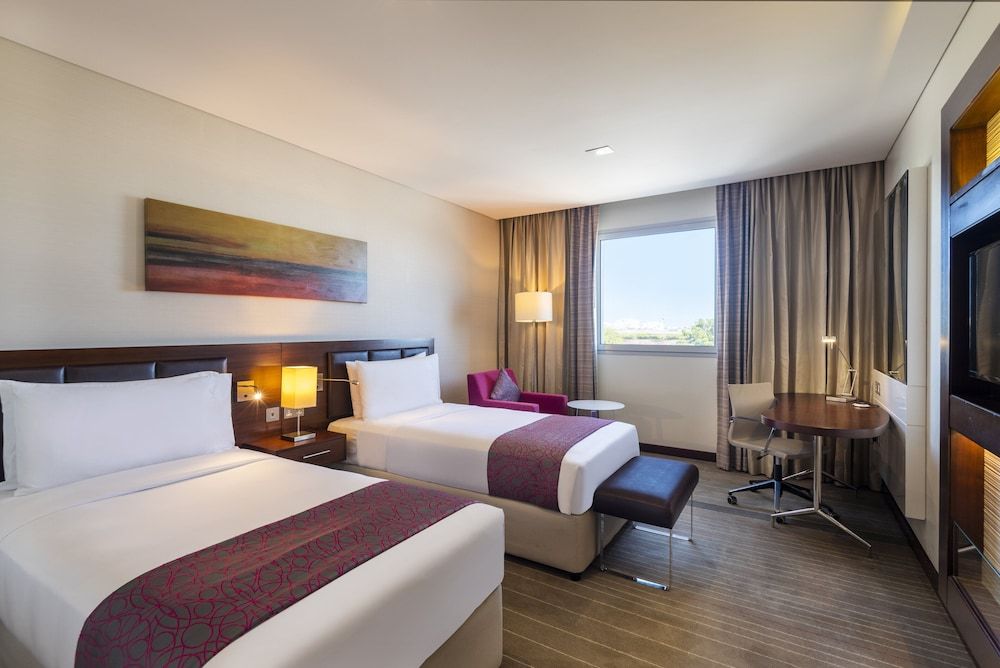 Holiday Inn Muscat Al Seeb by IHG Standard Room, 2 Twin Beds 3