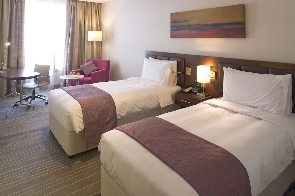 Holiday Inn Muscat Al Seeb by IHG Standard Room, 2 Twin Beds 4