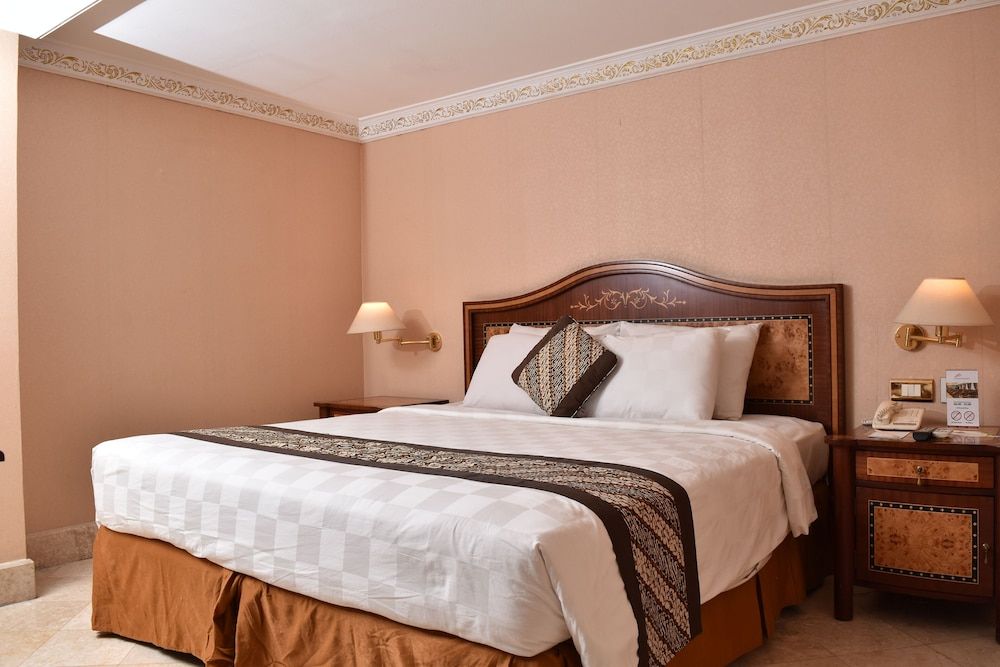 undefined Ambhara Hotel 5