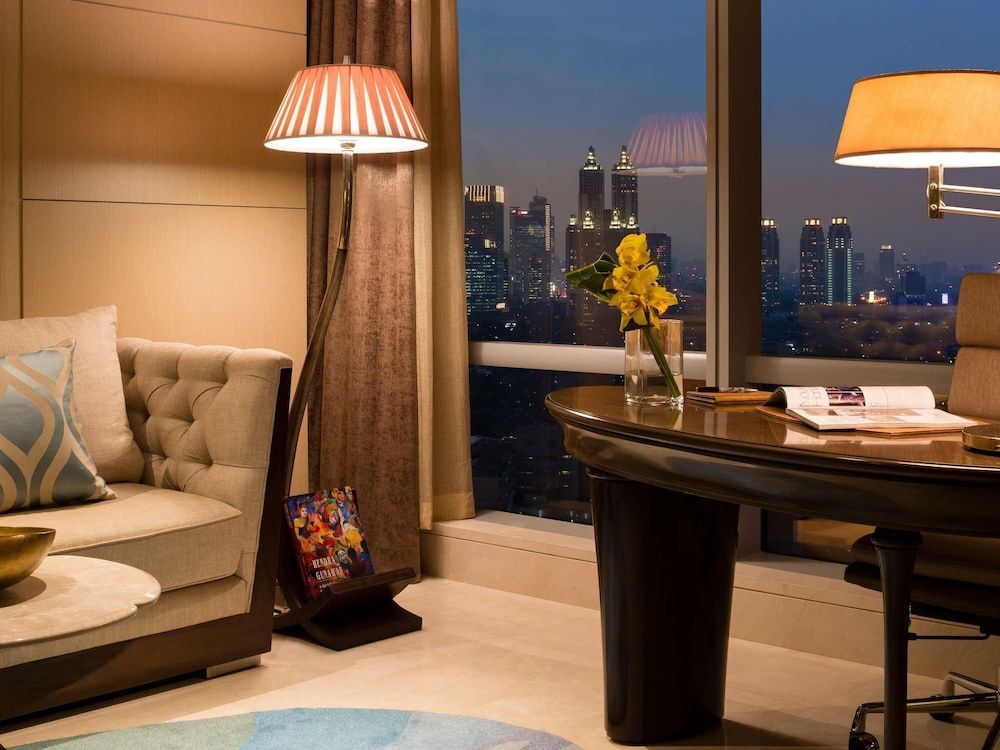 Raffles Jakarta Raffles, Room, 1 King Bed, Garden View 8