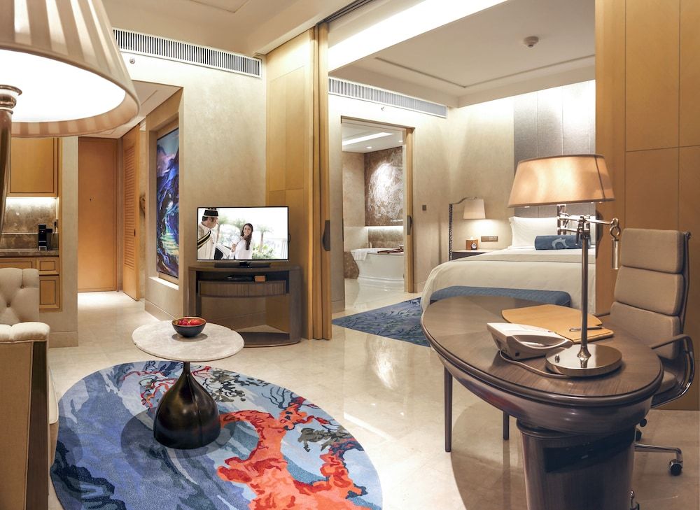 Raffles Jakarta Raffles, Room, 1 King Bed, Garden View 9