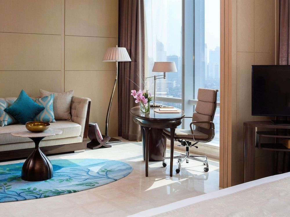 Raffles Jakarta Raffles, Room, 1 King Bed, Garden View 7