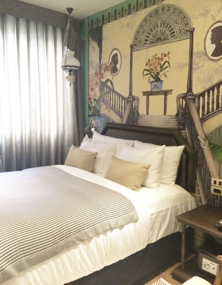 PlayHaus Thonglor Mini Queen 5