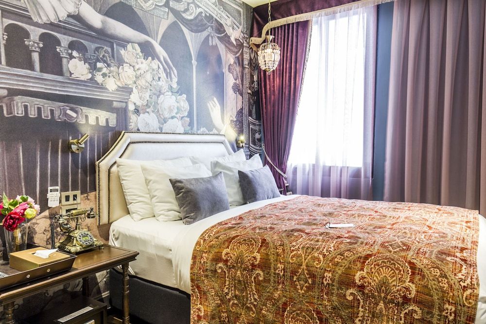 PlayHaus Thonglor Mini Queen 9