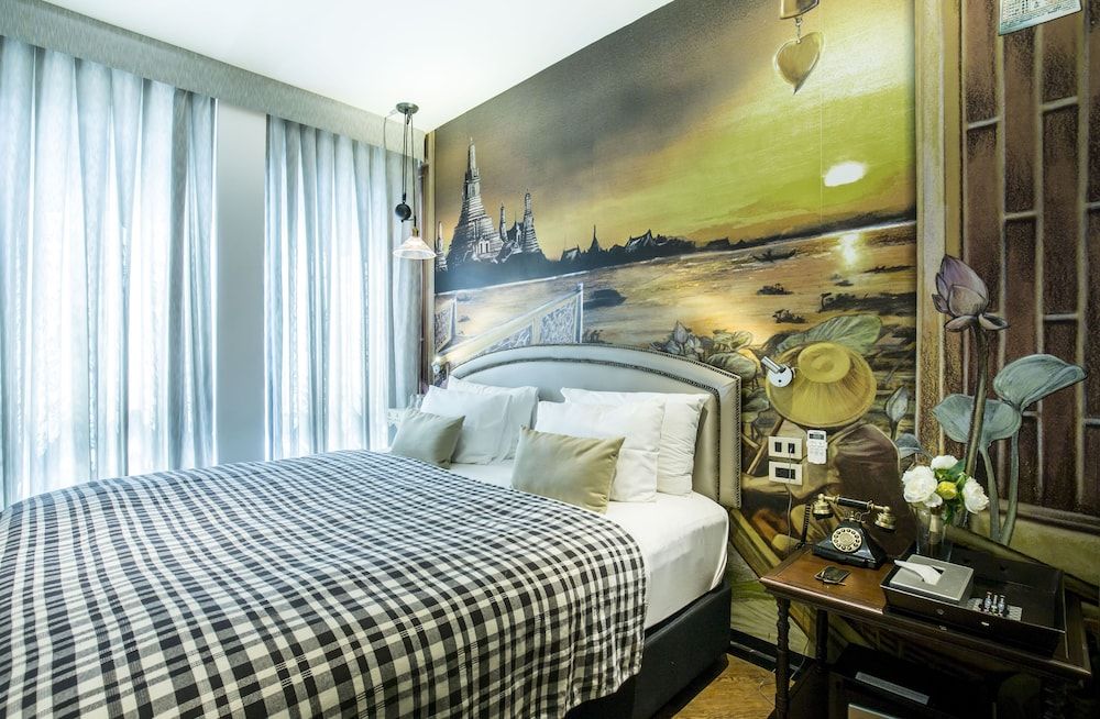 PlayHaus Thonglor Mini King 22