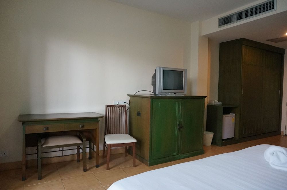 Baan Suksiri Hotel Standard Twin Room 11