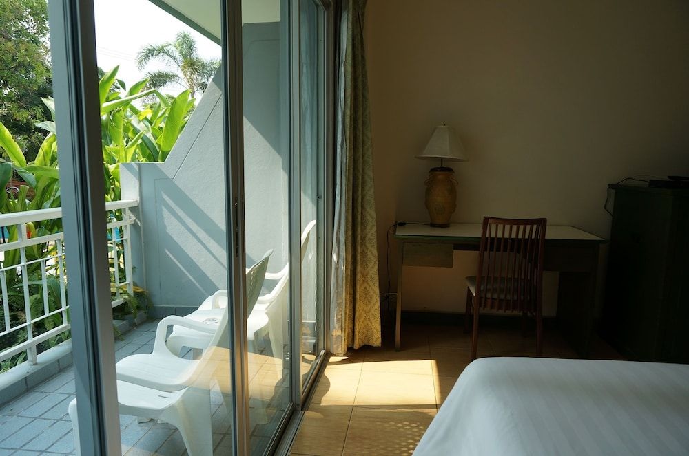 Baan Suksiri Hotel Standard Twin Room 12