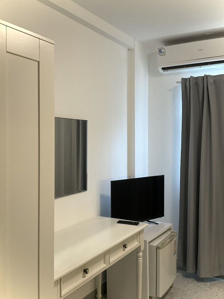 Thassanee Hotel Superior Double Room 9