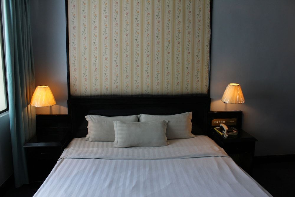 Hotel DeLeeton Deluxe Queen