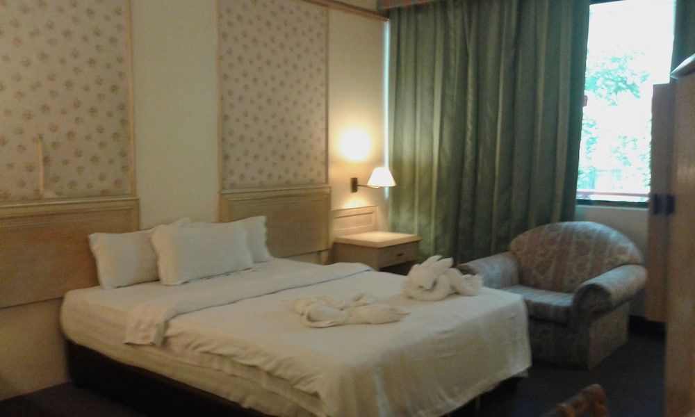 Hotel DeLeeton Deluxe Queen 5