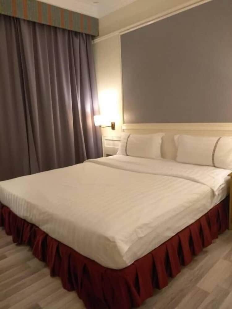 Hotel DeLeeton Deluxe King 4