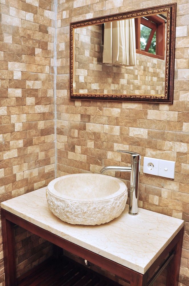 Nick's Homestay Deluxe Twin Room, Garden View 13