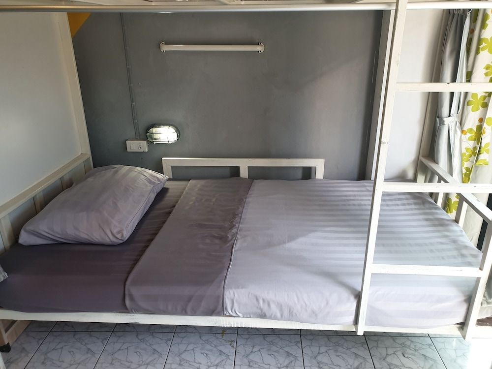 i-smile MeU2 Hostel 6 Bunk Bed, Mixed Dorm Air 10