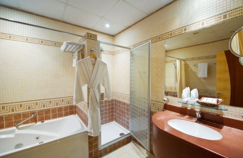 Elite Tower Suite, 3 Bedroom 5