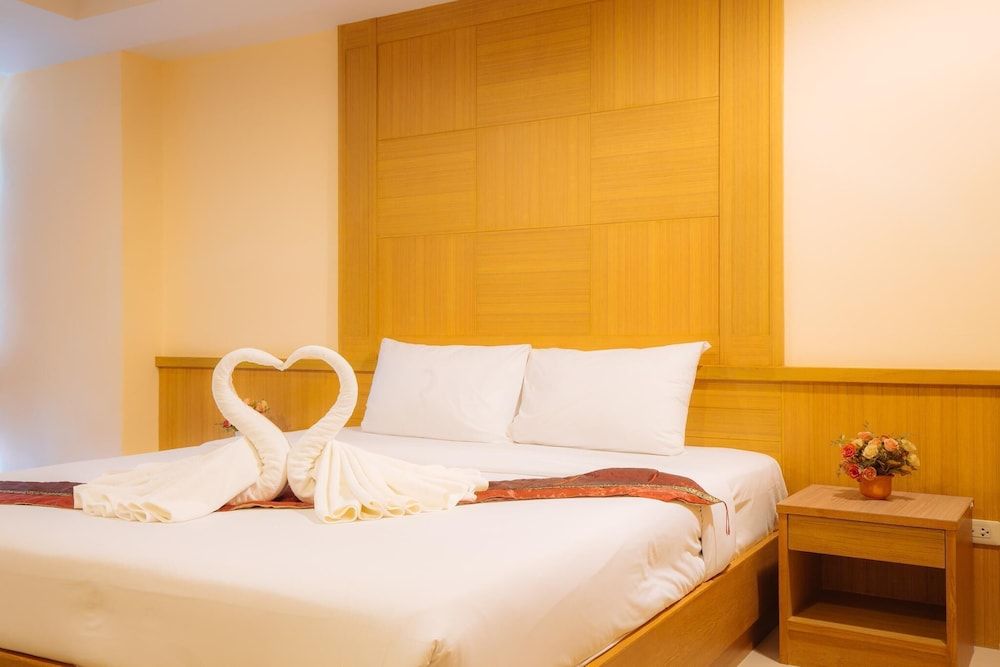 MetroPoint Bangkok Superior Double Room 4