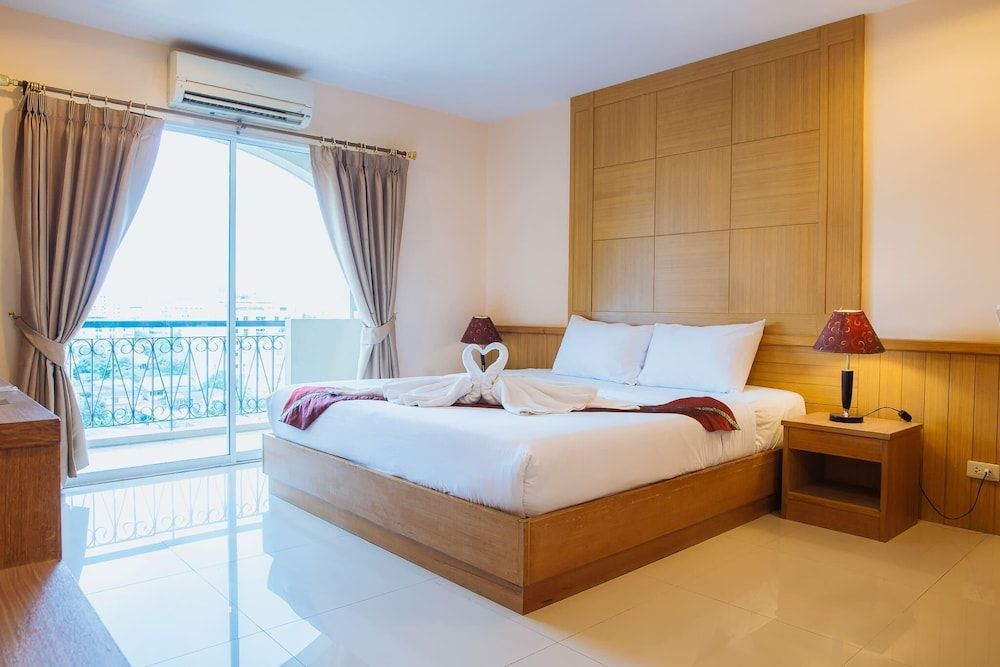 MetroPoint Bangkok Superior Double Room 5