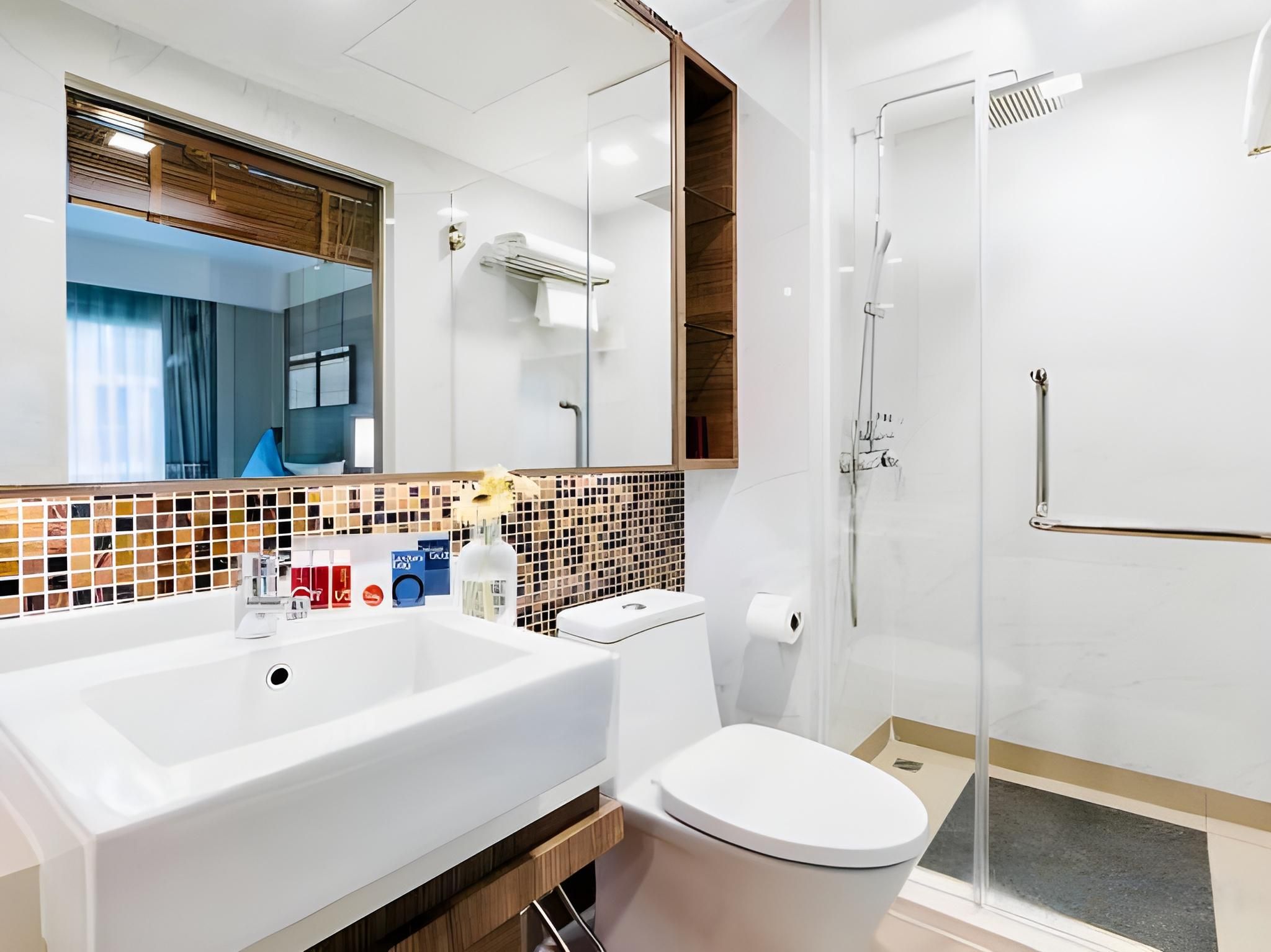 Citrus Sukhumvit 11 Bangkok by Compass Hospitality Deluxe Room 8