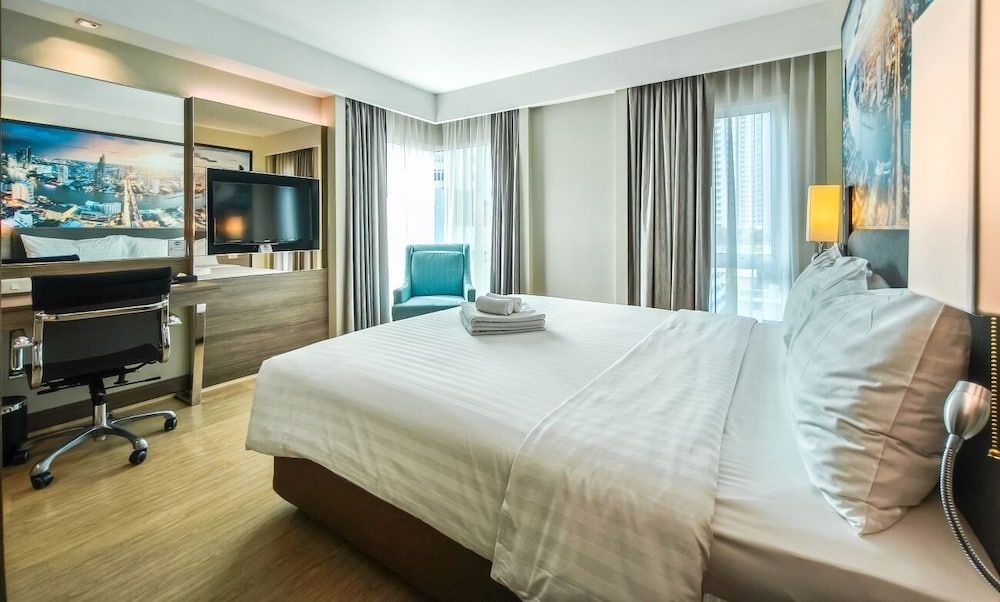 Citrus Sukhumvit 11 Bangkok by Compass Hospitality Deluxe Room 2